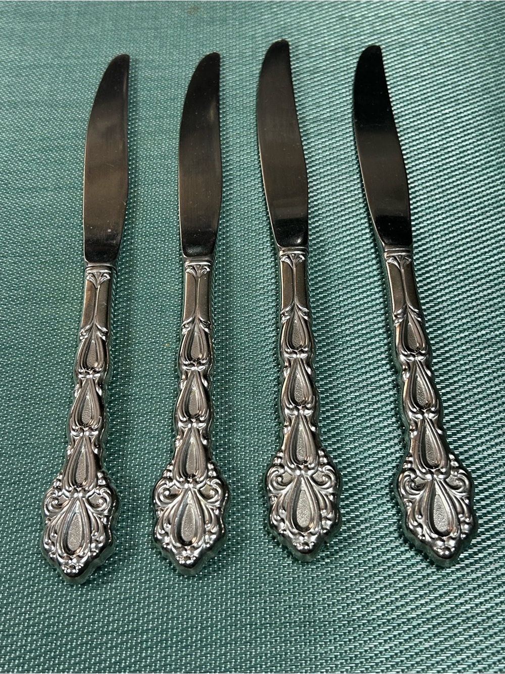 4 Oneida Community Chandelier Dinner Knives Stainless Flatware